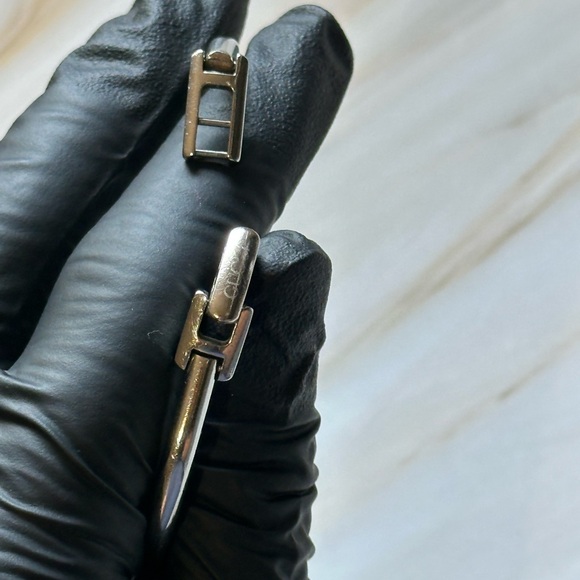 Gucci 1900L Silver Stainless Steel 19mm Ladies’ Swiss-Made Luxury Bangle Watch - Picture 10 of 12